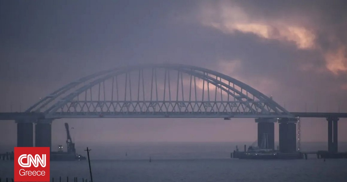 Κίεβο: «Χτυπήσαμε την γέφυρα του Κερτς» – Με νάρκες έγινε η υποβρύχια επιχείρηση