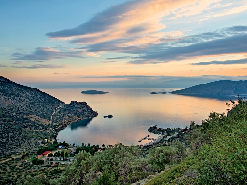 Εγκρίοηκε ο κατάλογος οφειλών για ιδιοκτήτες οικοπέδων στα Αντίκυρα