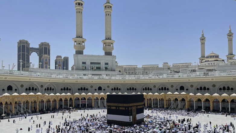 Σαουδική Αραβία: Εκατοντάδες χιλιάδες μουσουλμάνοι συρρέουν στη Μέκκα για το χατζ