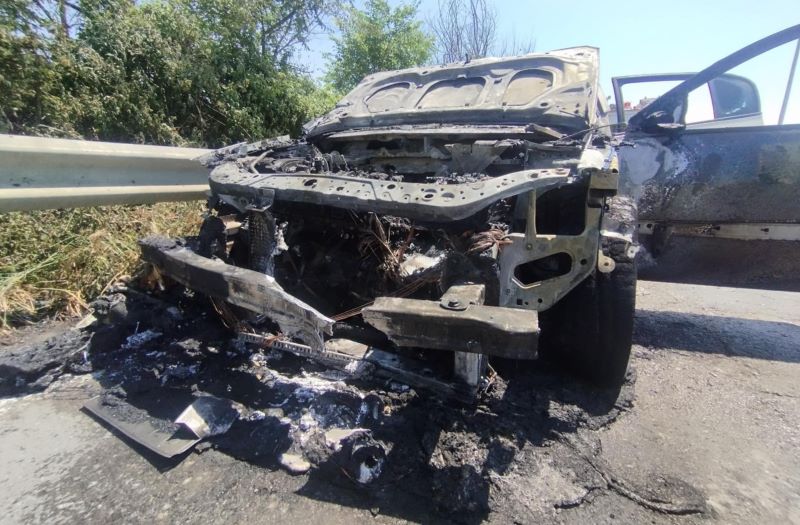 Κάηκε ολοσχερώς ΙΧ αυτοκίνητο στην είσοδο των Πετρανών Κοζάνης – Δείτε φωτογραφίες & βίντεο