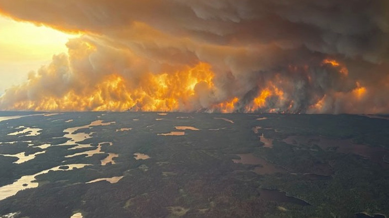 Καναδάς: Συνεχίζονται οι εσπευσμένες απομακρύνσεις κατοίκων λόγω των δασικών πυρκαγιών