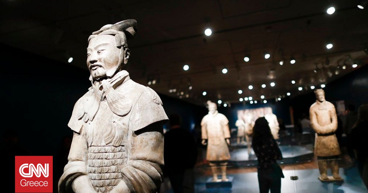 Βίντεο ντοκουμέντο από την ζημιά που προκάλεσε τουρίστας στο στρατό από τερακότα της Κίνας