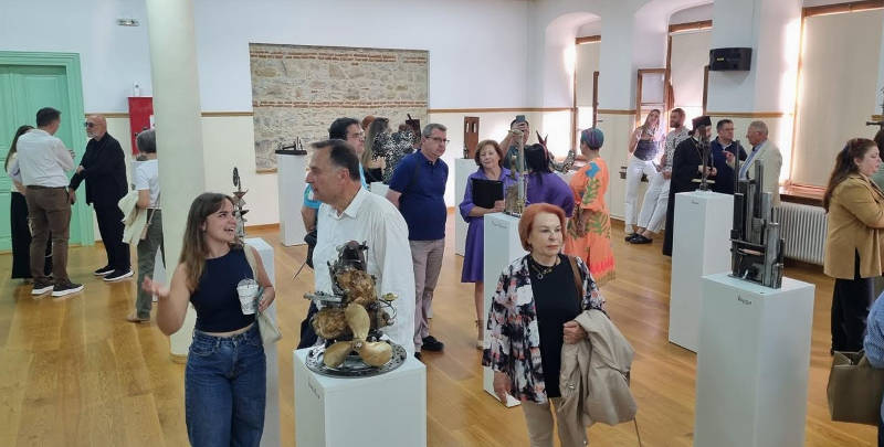 Έναρξη με μια υπέροχη έκθεση γλυπτικής για τις Γιορτές Βοΐου «Πέλεκον 2025» – Δείτε το βίντεο