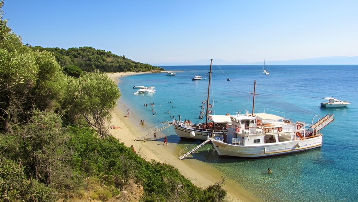 Χειροπέδες για δύο καταστηματάρχες εστίασης στην Σκιάθο