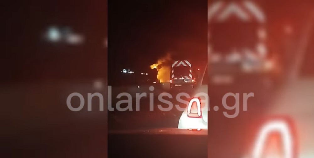 Ουρά χιλιομέτρων και μπλοκαρισμένοι ταξιδιώτες στον Ε65 λόγω της φωτιάς σε φορτηγό