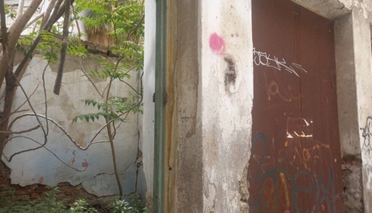 “Στα μαχαίρια” οι κληρονόμοι, ρημάζουν σπίτια στο κέντρο του Βόλου