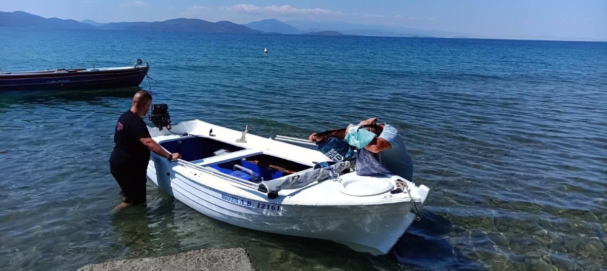 Βάρκα προσάραξε σε παραλία του Πηλίου – ONLARISSA.GR Νέα Ειδήσεις Λάρισα