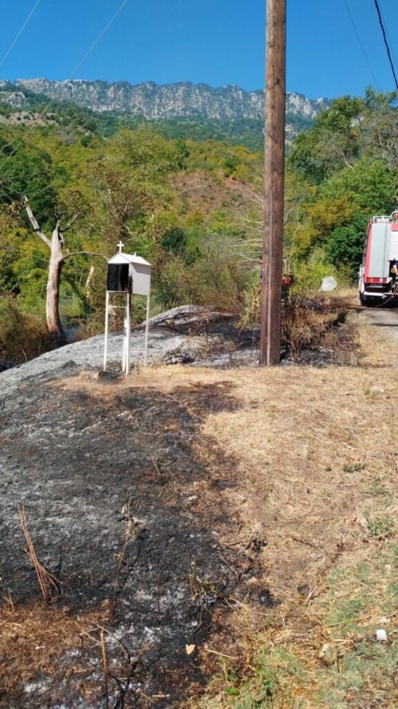 Φωτιά σε χωριό των Τρικάλων από άναμμα καντηλιού (φωτο)