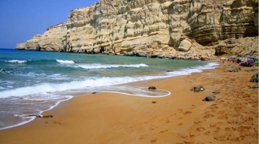 Ξινές οι διακοπές μετά τον ξυλοδαρμό σε παραλία του Πηλίου, όπου κάποιοι αποφάσισαν να κάνουν μπάνιο γυμνοί