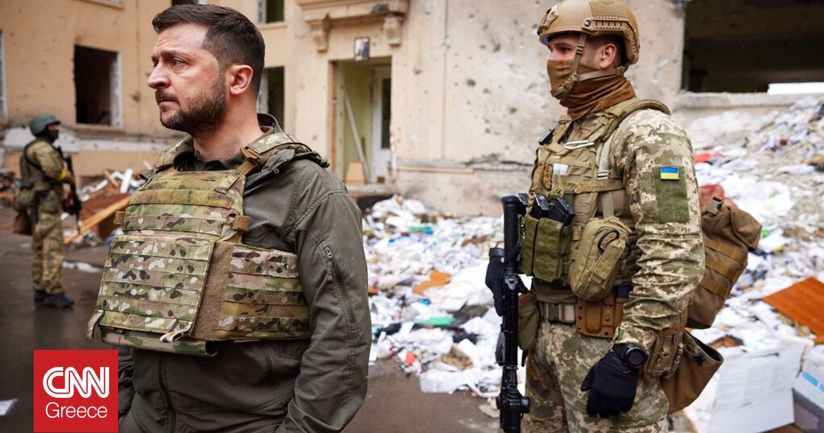 Ζελένσκι σε στρατιωτικούς: «Ανάγκη να ενισχυθεί το μέτωπο σε Ντονέτσκ και Ζαπορίζια»