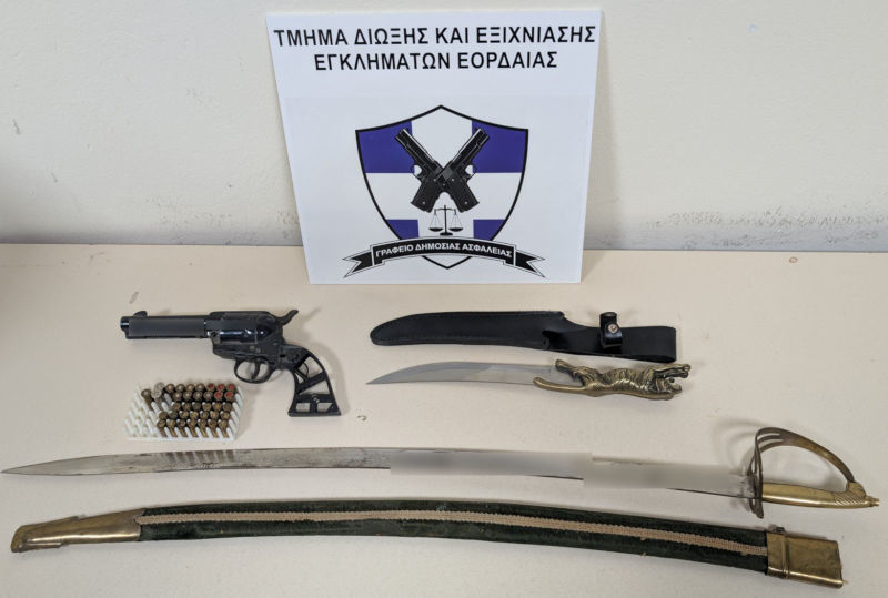 Συλλήψεις τεσσάρων ατόμων στην Πτολεμαΐδα για σωματική βλάβη, κλοπή και παραβάσεις περί όπλων