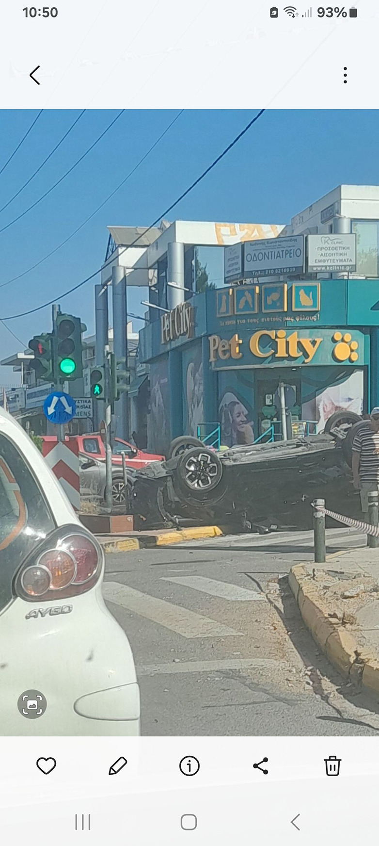 Σοβαρό τροχαίο με ανατροπή οχήματος στην Άνοιξη