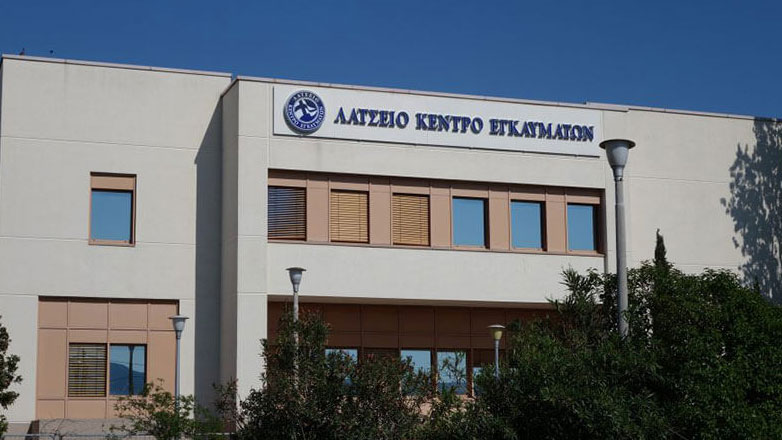 Επείγουσα διακομιδή στο Θριάσιο για τους δύο τραυματίες από φωτιά στο γήπεδο του ΕΓΟΗ στην Κρήτη