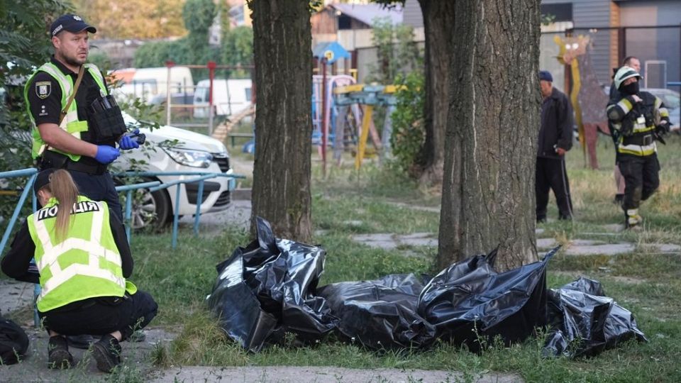 Ουκρανία: Απαισιόδοξα μηνύματα για τερματισμό του πολέμου – Χτυπήθηκε το κτήριο της ΕΕ στο Κίεβο