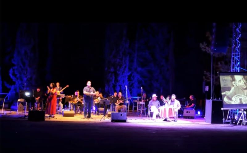 100 χρόνια Γιώργος Ζαμπέτας: Ασφυκτικά γεμάτο το Υπαίθριο Θέατρο Κοζάνης στο μουσικό αφιέρωμα για τον μεγάλο λαϊκό δημιουργό – Δείτε το βίντεο