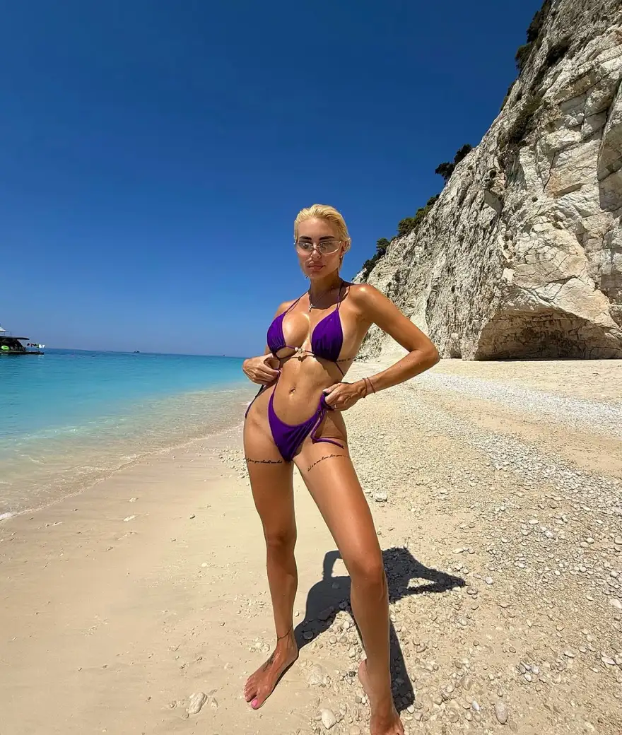 Οι καλοκαιρινές πόζες της Αλεξάνδρας Παναγιώταρου – «Το να ποζάρω είναι φυσική μου συνήθεια» (PHOTOS)