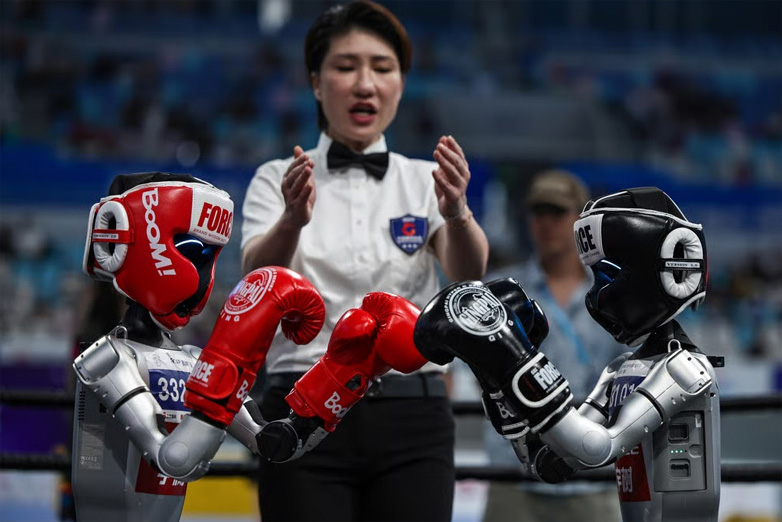 Το ρομπότ H1 της Unitree κέρδισε τον αγώνα των 1.500 μέτρων στην Κίνα που φιλοξενεί τους πρώτους αγώνες ανθρωποειδών στον κόσμο