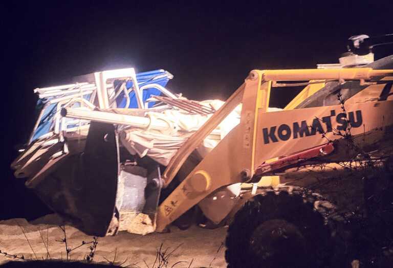 Καβάλα: Επιχείρηση-«ξήλωμα» ομπρελών και ξαπλωστρών από παραλίες του Δήμου Παγγαίου τα ξημερώματα! [φωτογραφίες]