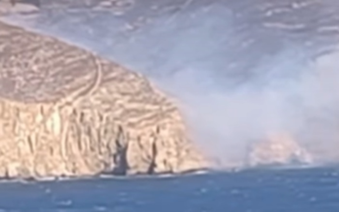 Μύκονος: Πυρκαγιά στην περιοχή Φτελιά