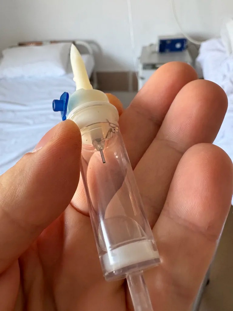 Καταγγελία για… κουνούπι σε συσκευή ορού