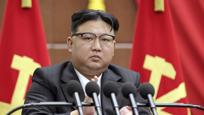 Ο Κιμ Γιονγκ Ουν υπόσχεται «όμορφη ζωή» στις οικογένειες των «μαρτύρων» που σκοτώθηκαν στη Ρωσία