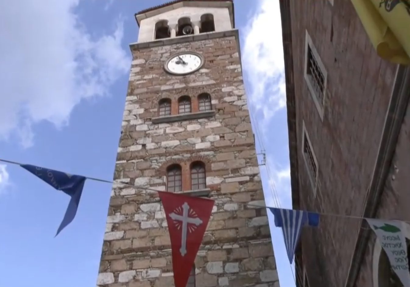 Λέσβος: Χιλιάδες πιστοί συρρέουν στην ορεινή Αγιάσο για την εικόνα της Παναγίας της Βρεφοκρατούσας