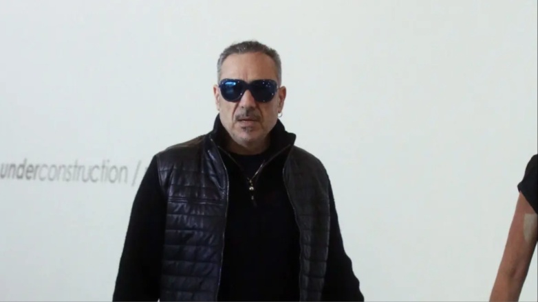 Νότης Σφακιανάκης: Σπάνια δημόσια εμφάνιση του τραγουδιστή στη Βάρκιζα