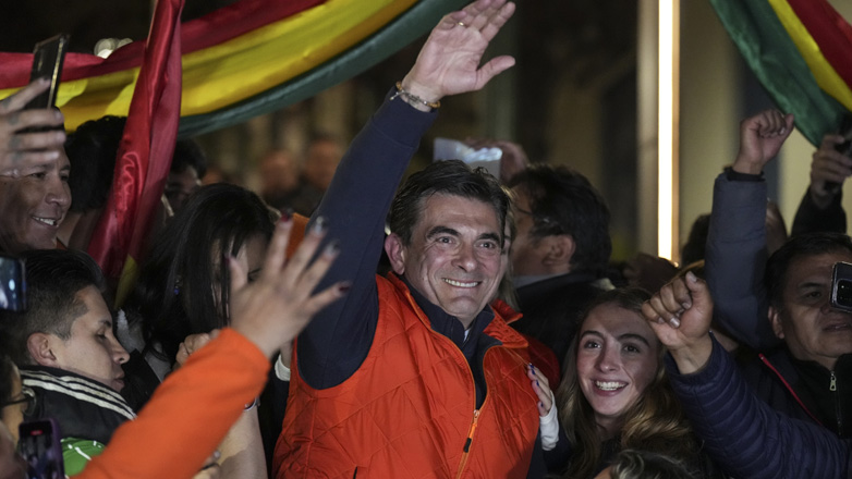 Βολιβία: Το φαβορί των προεδρικών εκλογών διαβεβαιώνει πως δεν θα εφαρμόσει οικονομική πολιτική δραστικής «προσαρμογής»