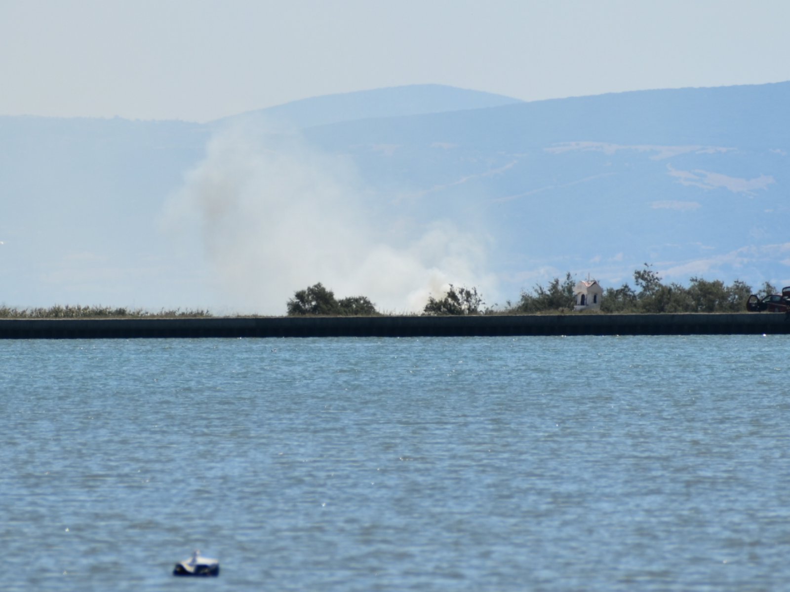 Θεσσαλονίκη: Φωτογραφίες από την πυρκαγιά στη Λιμνοθάλασσα Καλοχωρίου