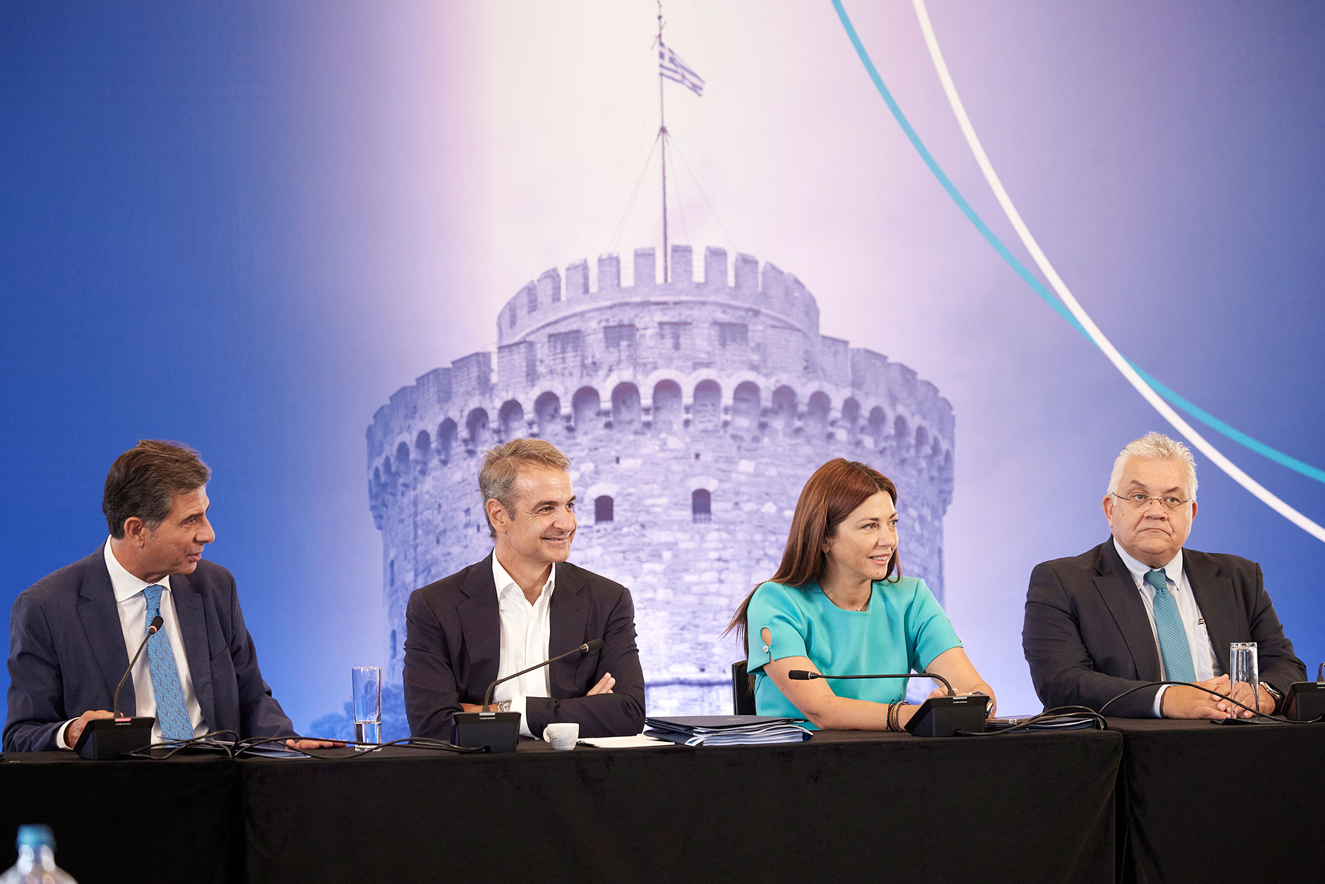 «Βροχή» υπομνημάτων στον πρωθυπουργό ενόψει ΔΕΘ