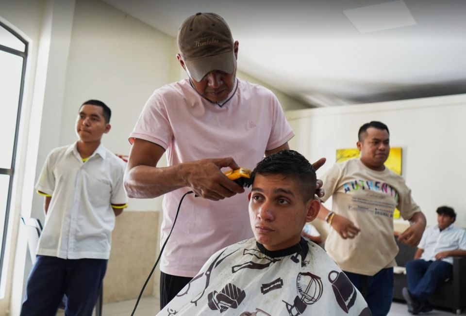 Ελ Σαλβαδόρ: Στρατιωτική πειθαρχία στα σχολεία επιβάλλει η λοχαγός και νέα υπουργός Παιδείας