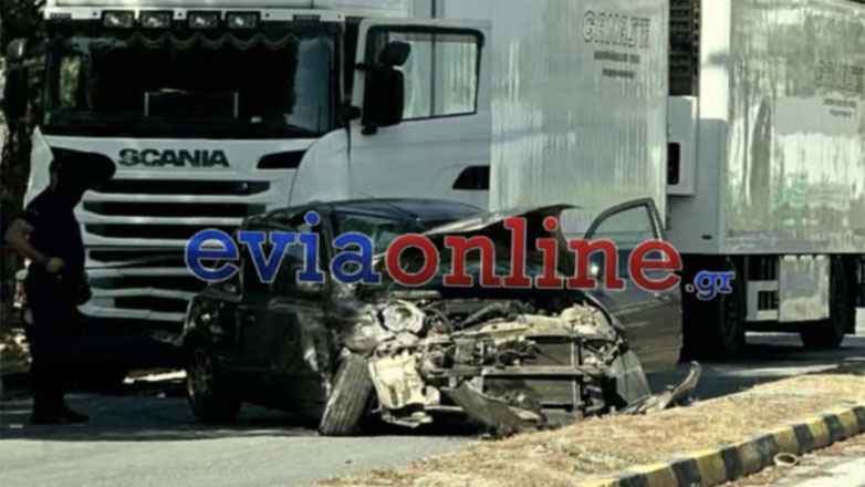 Σφοδρή σύγκρουση φορτηγού με αυτοκίνητο στο Σχηματάρι