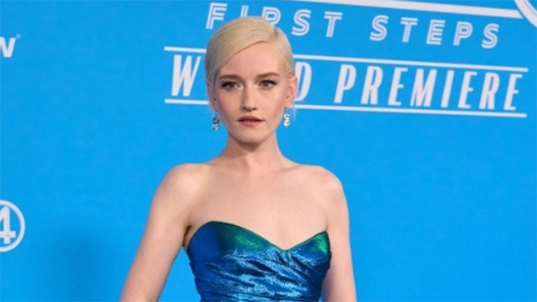 Τζούλια Γκάρνερ: Επιβεβαίωσε ότι θα ενσαρκώσει τη Μαντόνα στην ταινία για τη ζωή της «βασίλισσας της ποπ»