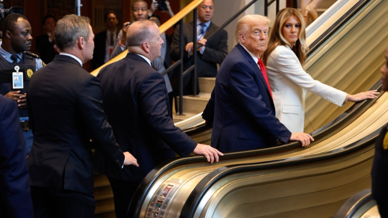 Ο Τραμπ καταγγέλλει «τριπλό σαμποτάζ» και ζητά να γίνει έρευνα για την εμπλοκή της κυλιόμενης σκάλας