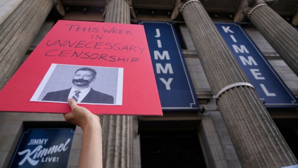 Ο Τραμπ στο στόχαστρο παρουσιαστών μετά την αναστολή της εκπομπής του Τζίμι Κίμελ