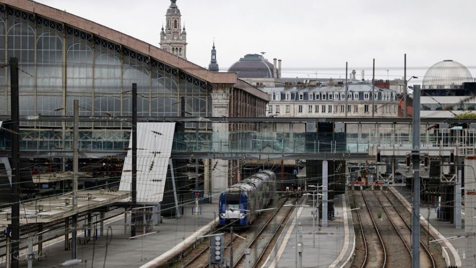 Μαζικές διαδηλώσεις σε όλη τη Γαλλία κατά των μέτρων λιτότητας – Επί ποδός 80.000 αστυνομικοί