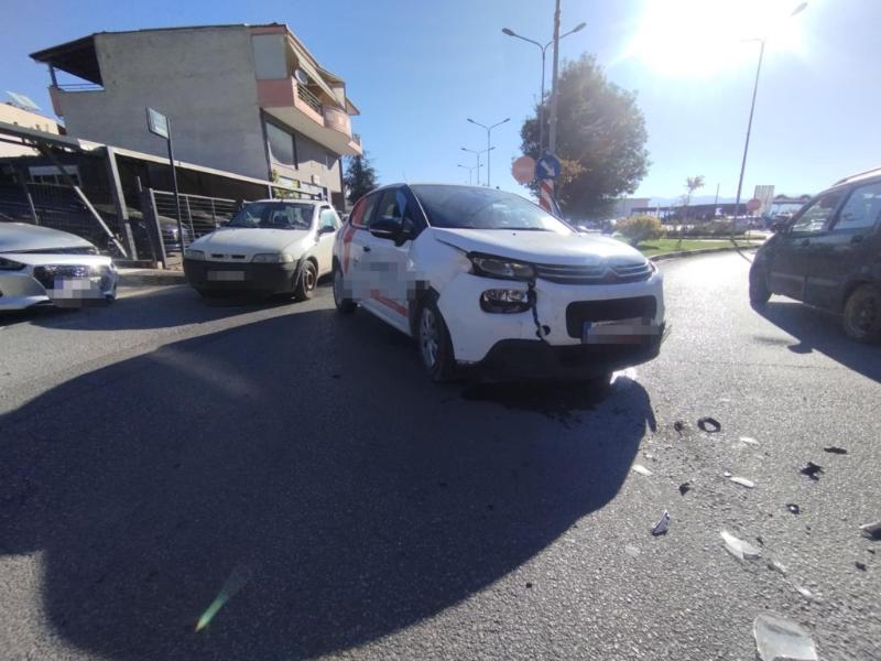 Σφοδρή σύγκρουση αυτοκινήτων στην Κοζάνη – Δείτε περισσότερα