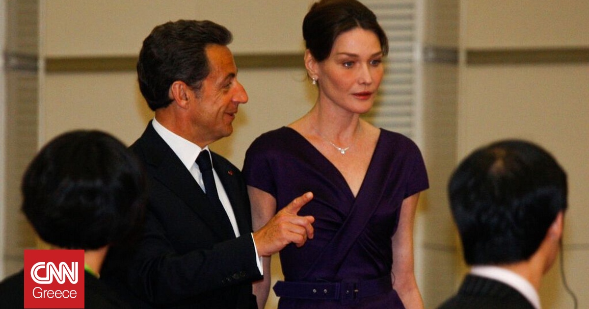 Κάρλα Μπρούνι: Επιτέθηκε σε μικρόφωνα και δημοσιογράφους μετά την καταδίκη του Σαρκοζί