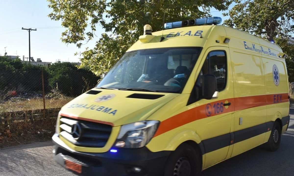 Σοκ στον Άναυρο – 60χρονη γυναίκα ανασύρθηκε χωρίς αισθήσεις από τη θάλασσα