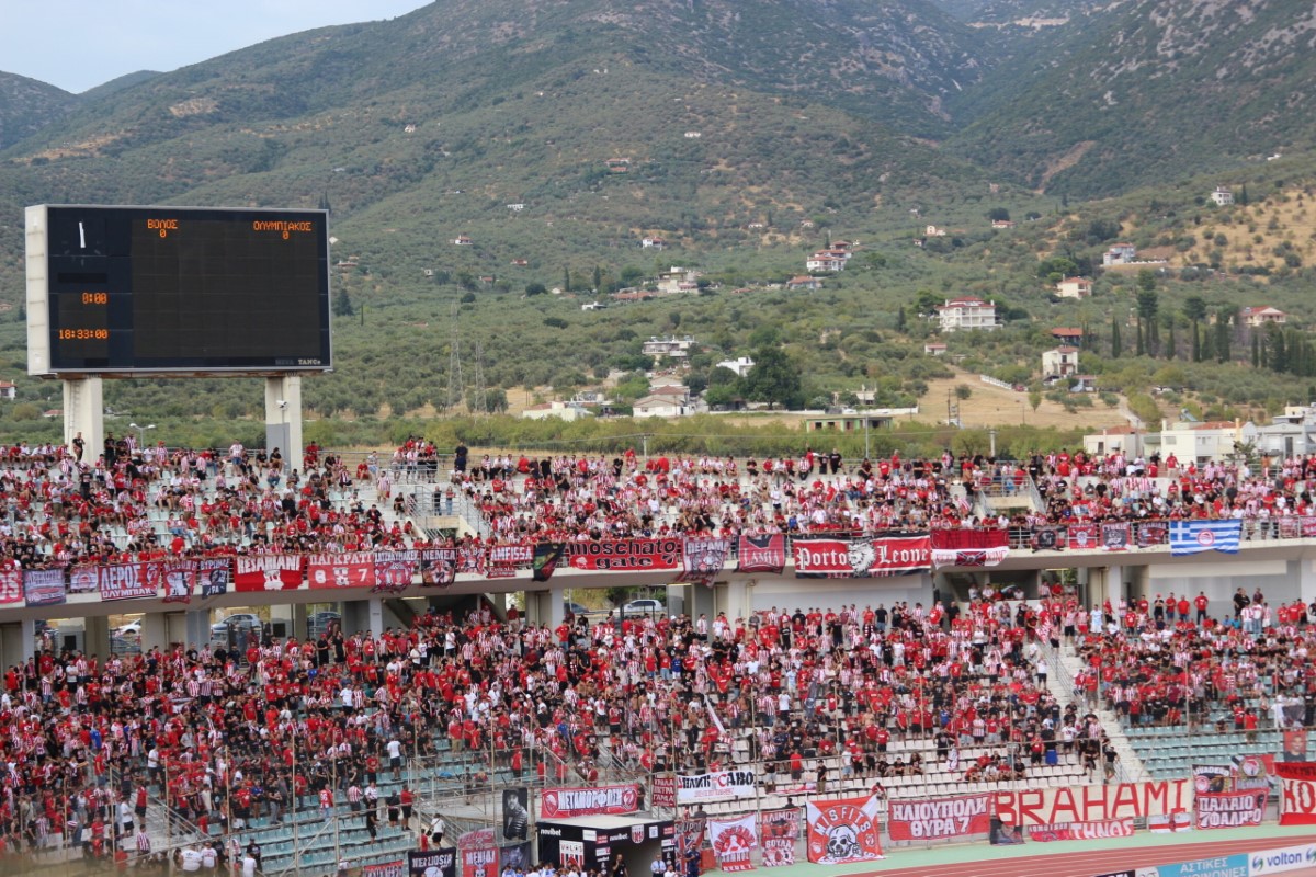 Στα κρατητήρια δύο μερόνυχτα φίλαθλος του Ολυμπιακού Πειραιώς για κατοχή βεγγαλικού – ONLARISSA.GR Νέα Ειδήσεις Λάρισα