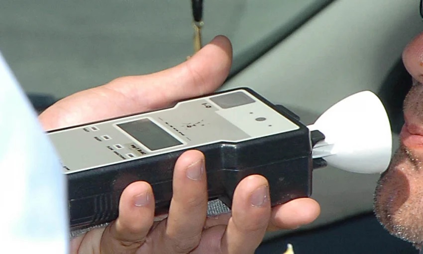 Συνταξιούχος οδοντίατρος έπεσε με το αυτοκίνητό του σε καγκελόπορτα για να μην χτυπήσει σκύλο – ONLARISSA.GR Νέα Ειδήσεις Λάρισα