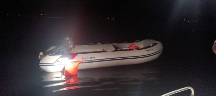 Λύθηκε φουσκωτό και παρασύρθηκε από την θάλασσα στην Μηλίνα