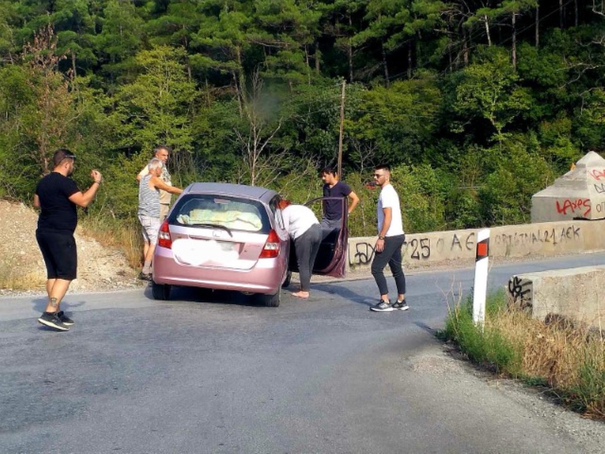 Στο χείλος του γκρεμού στη γέφυρα της Πύλης, σταμάτησε αυτοκίνητο – ONLARISSA.GR Νέα Ειδήσεις Λάρισα
