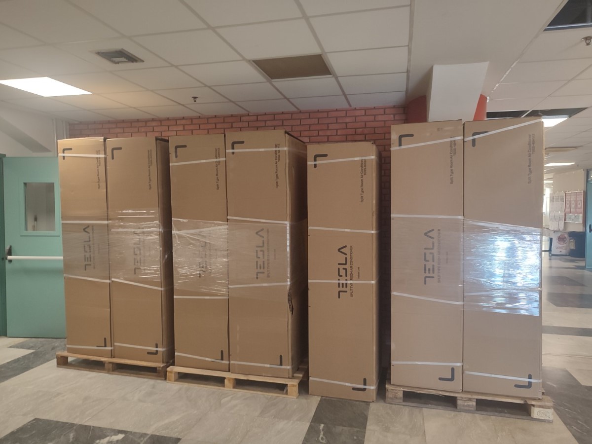 Επιτέλους ανθρώπινες συνθήκες στη Γεωπονία – Κατέφθασαν κλιματιστικά τύπου «ντουλάπα» – ONLARISSA.GR Νέα Ειδήσεις Λάρισα