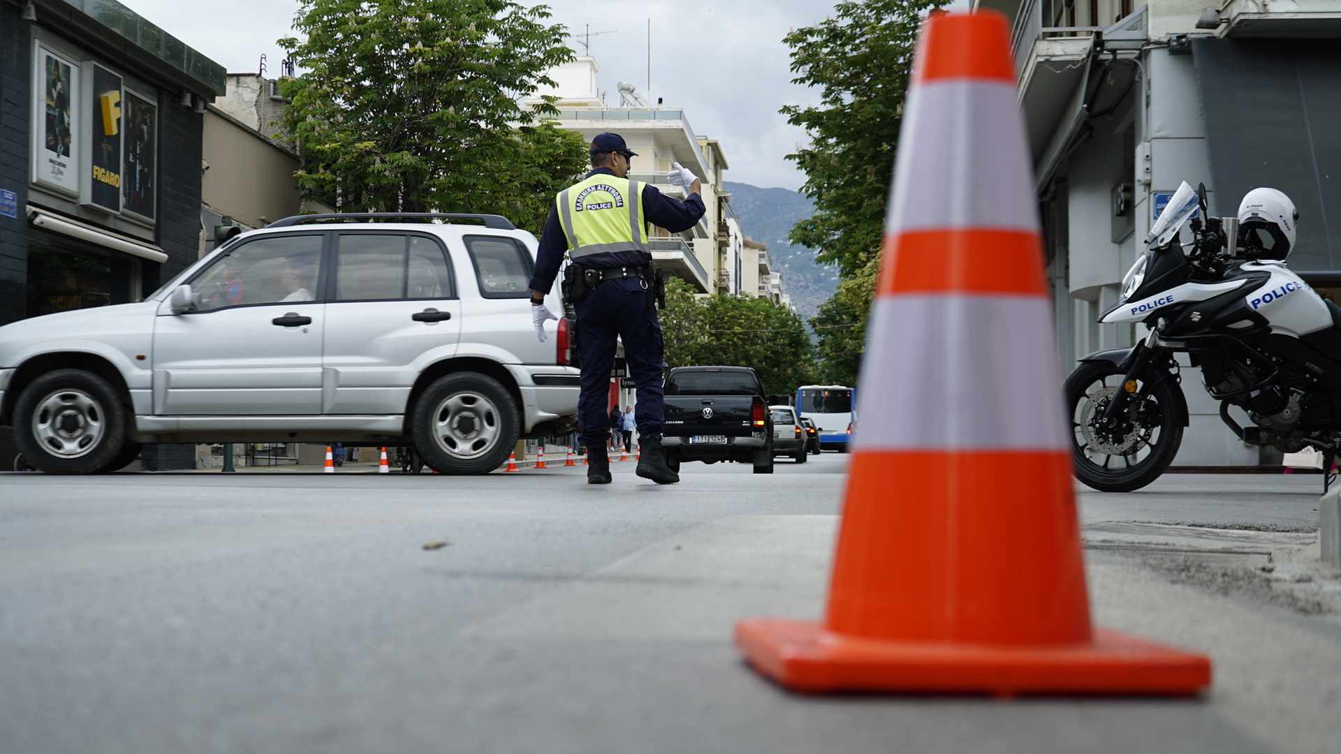 Ένταση και ύβρεις στη μέση του δρόμου – Αναβολή στη δίκη για εξύβριση και απείθεια – ONLARISSA.GR Νέα Ειδήσεις Λάρισα