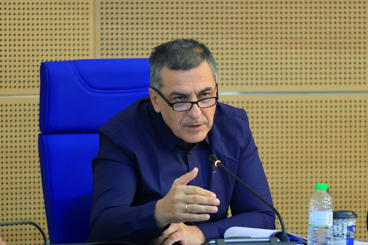 Απινιδωτές δημόσιας πρόσβασης σε φορείς, ομάδες και συλλόγους από την Περιφέρεια Θεσσαλίας