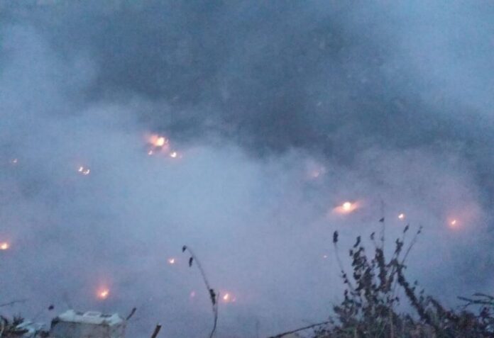 Φωτιά στην χωματερή του Ξηριά στο Αλιβέρι -Καίγονται σκουπίδια