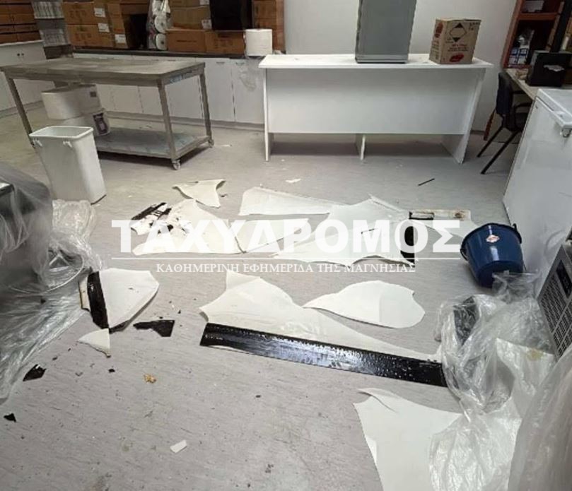 Ουρανοκατέβατος φεγγίτης στη Γεωπονική – «Βρέχει πλημμυρίζουμε, φυσάει πέφτουν φεγγίτες», κραυγή αγωνίας από φοιτητές – ONLARISSA.GR Νέα Ειδήσεις Λάρισα