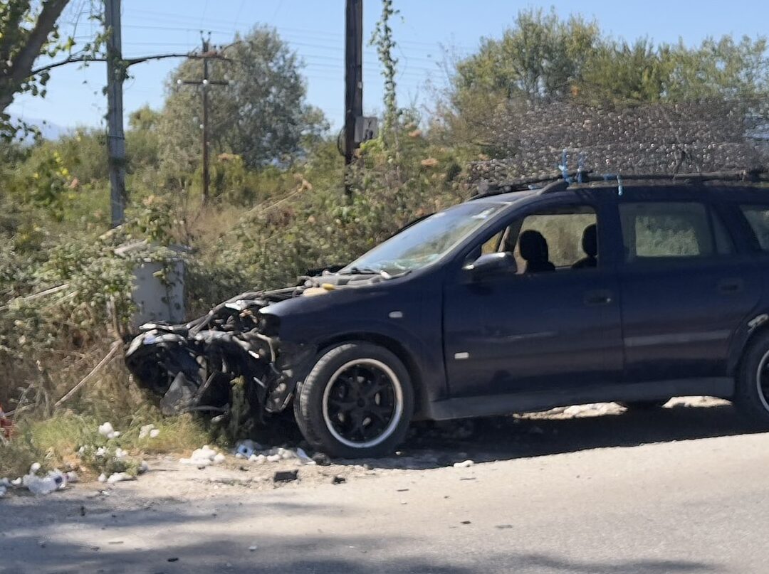 Τροχαίο ατύχημα με υλικές ζημιές στην εθνική οδό Τρικάλων – Καρδίτσας (φωτό)