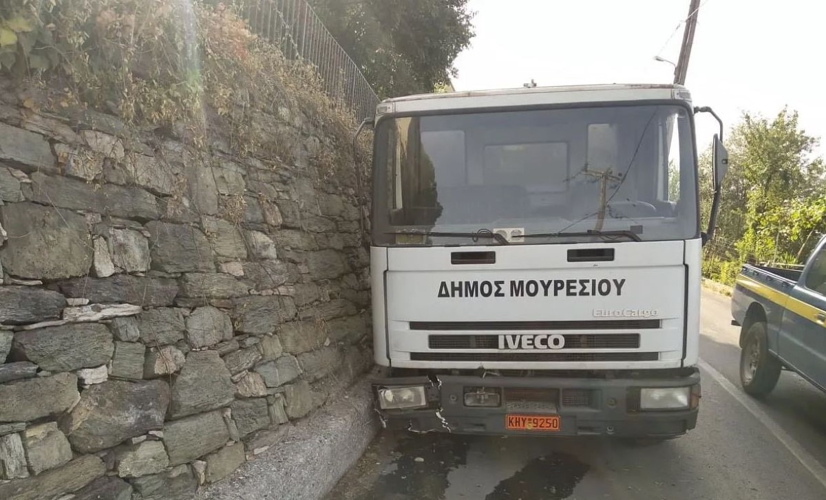 Απορριμματοφόρο έπεσε σε αυλάκι – Από την παραλία των Αγίων Σαράντα, στο νοσοκομείο εργάτης καθαριότητας – ONLARISSA.GR Νέα Ειδήσεις Λάρισα